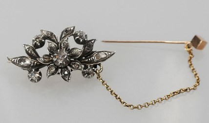 Antieke tak-bloembroche met diamant