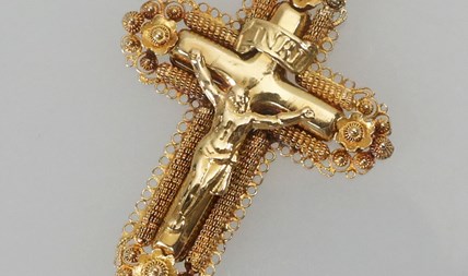 Antiek gouden kruis met corpus
