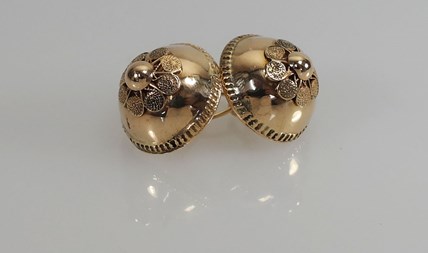 Verkocht! Antieke gouden keelknopen               