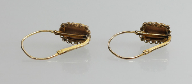 Verkocht! Antieke 18-karaats gouden oorbellen Noord-Holland 
