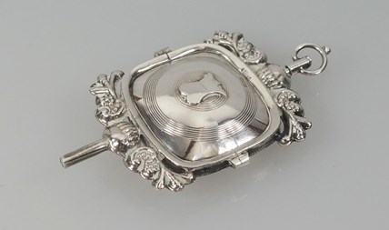 Antieke zilveren zakhorloge sleutel