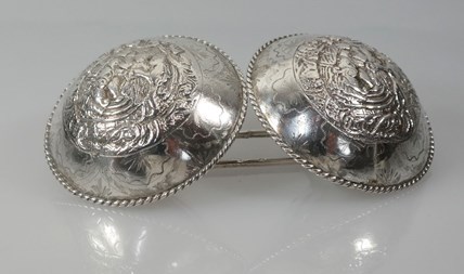 Verkocht! Antieke zilveren broekstukken Urk en Zuid-Beveland