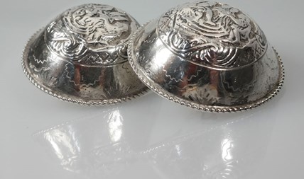 Verkocht! Antieke zilveren broekstukken Zuid-Beveland Urk