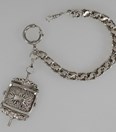 Antieke zilveren horlogeketting met sleutel